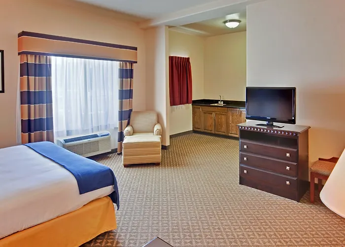 Holiday Inn Express Delano Highway 99 By Ihg