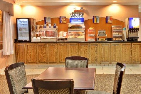 Holiday Inn Express Delano Highway 99 By Ihg Delano