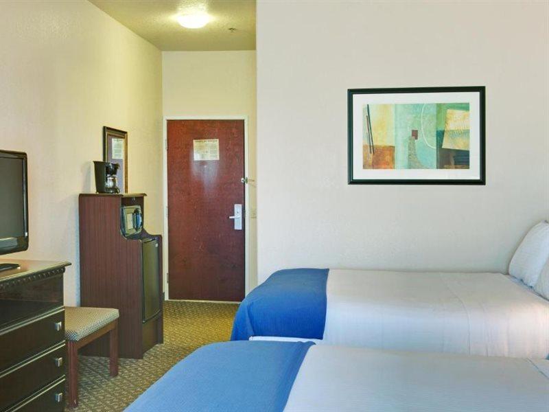 Hotel Holiday Inn Express Delano Highway 99 By Ihg Delano