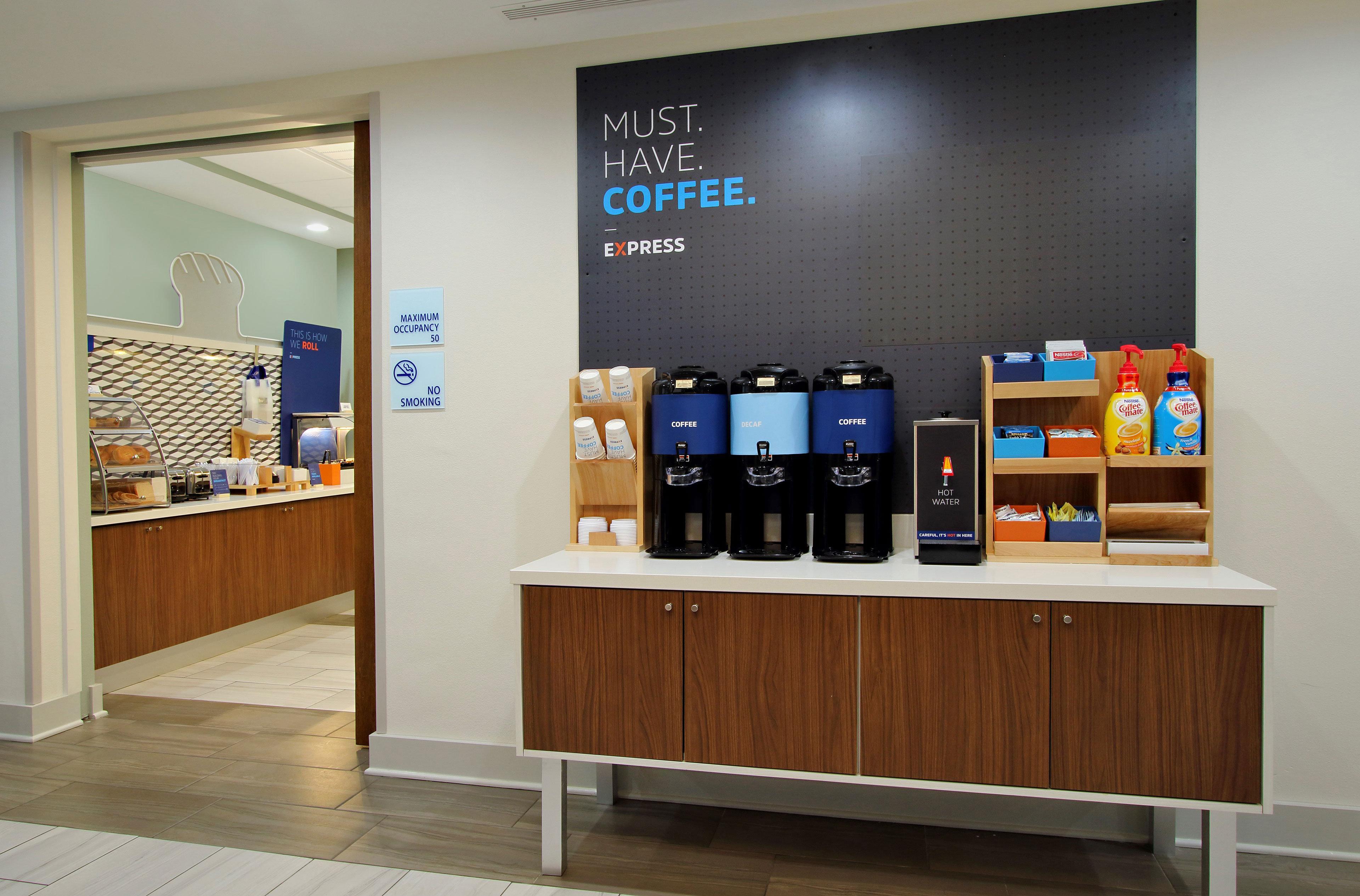Holiday Inn Express Delano Highway 99 By Ihg 2*