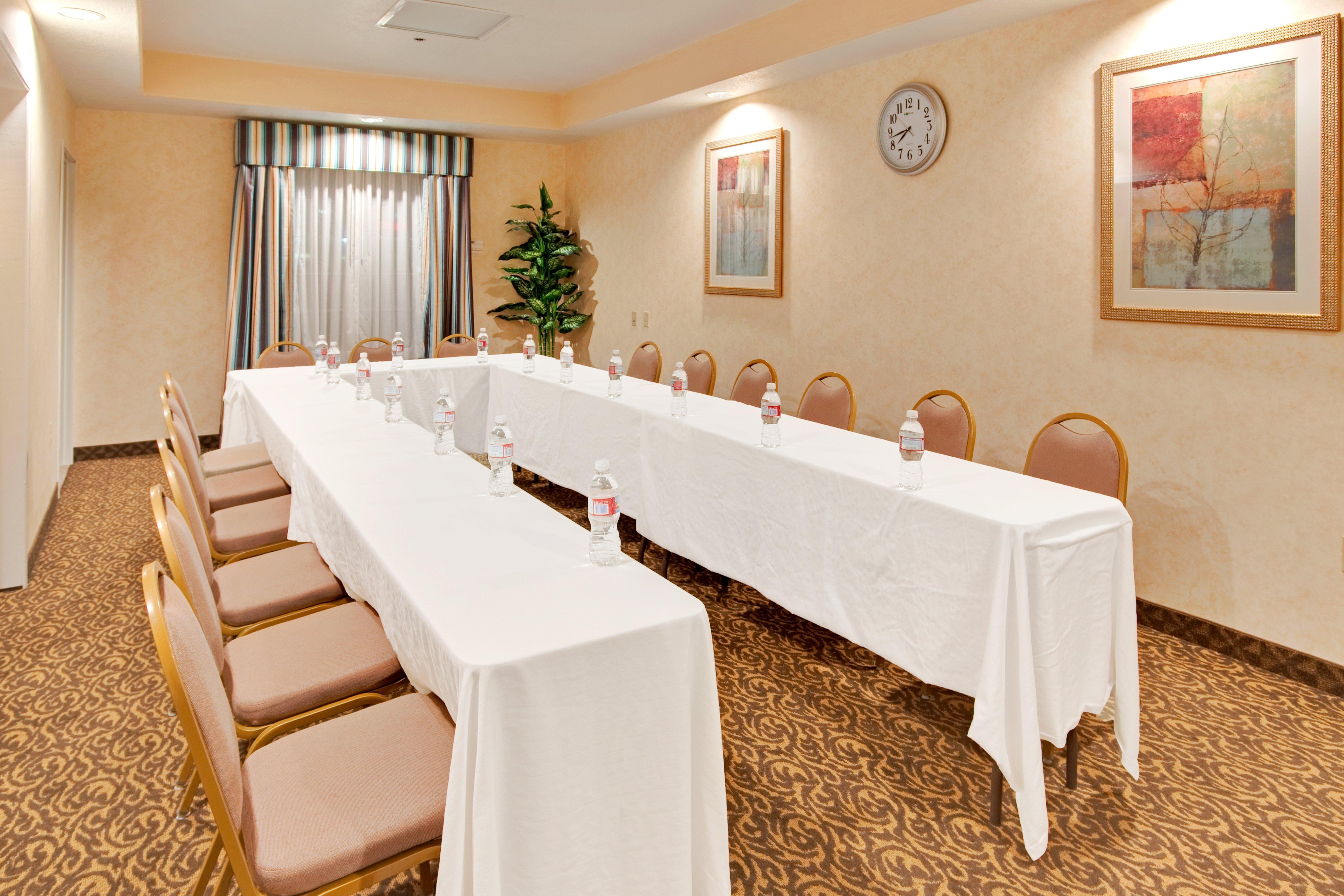 Holiday Inn Express Delano Highway 99 By Ihg Hotel 2*