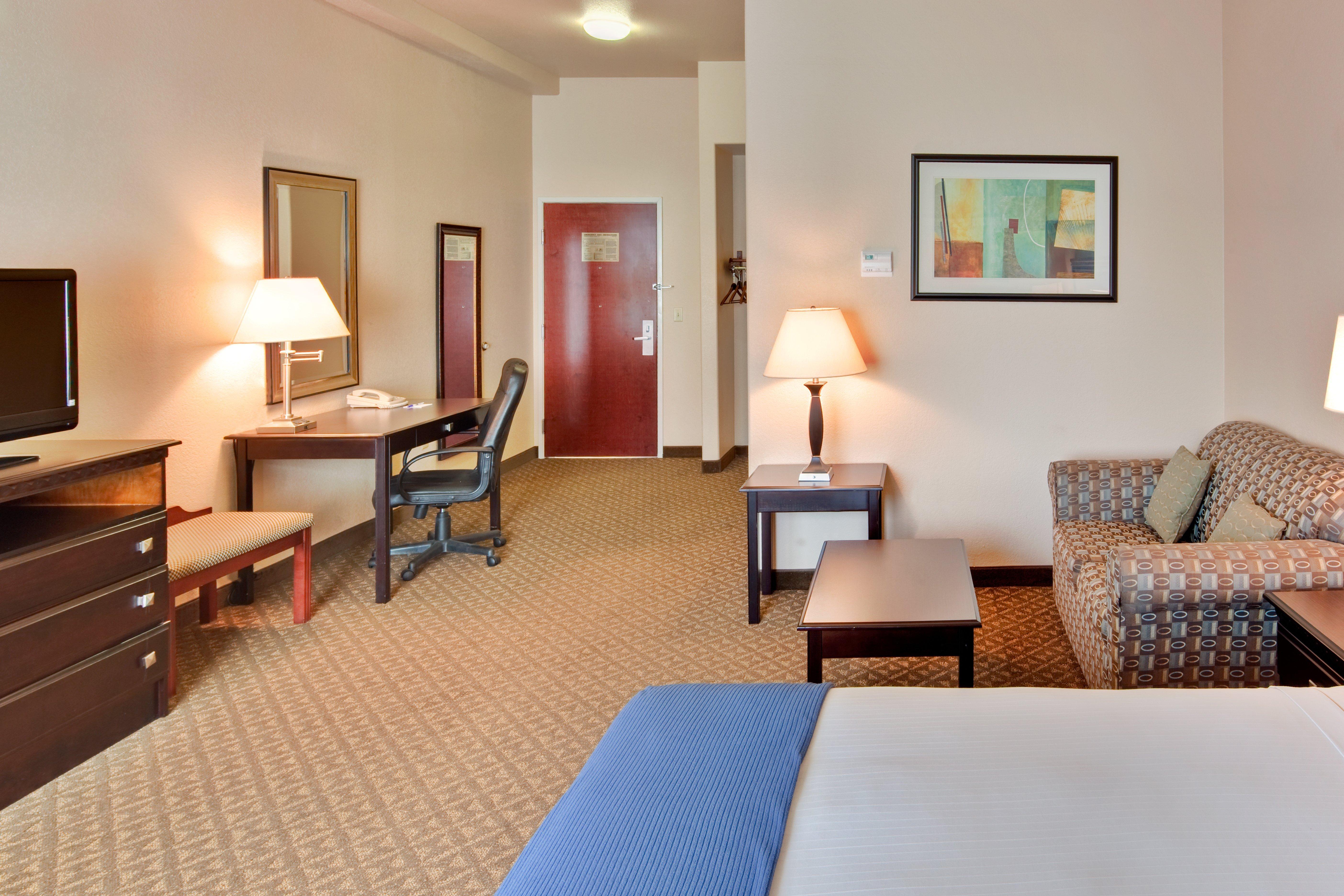 Holiday Inn Express Delano Highway 99 By Ihg Hotel 2*