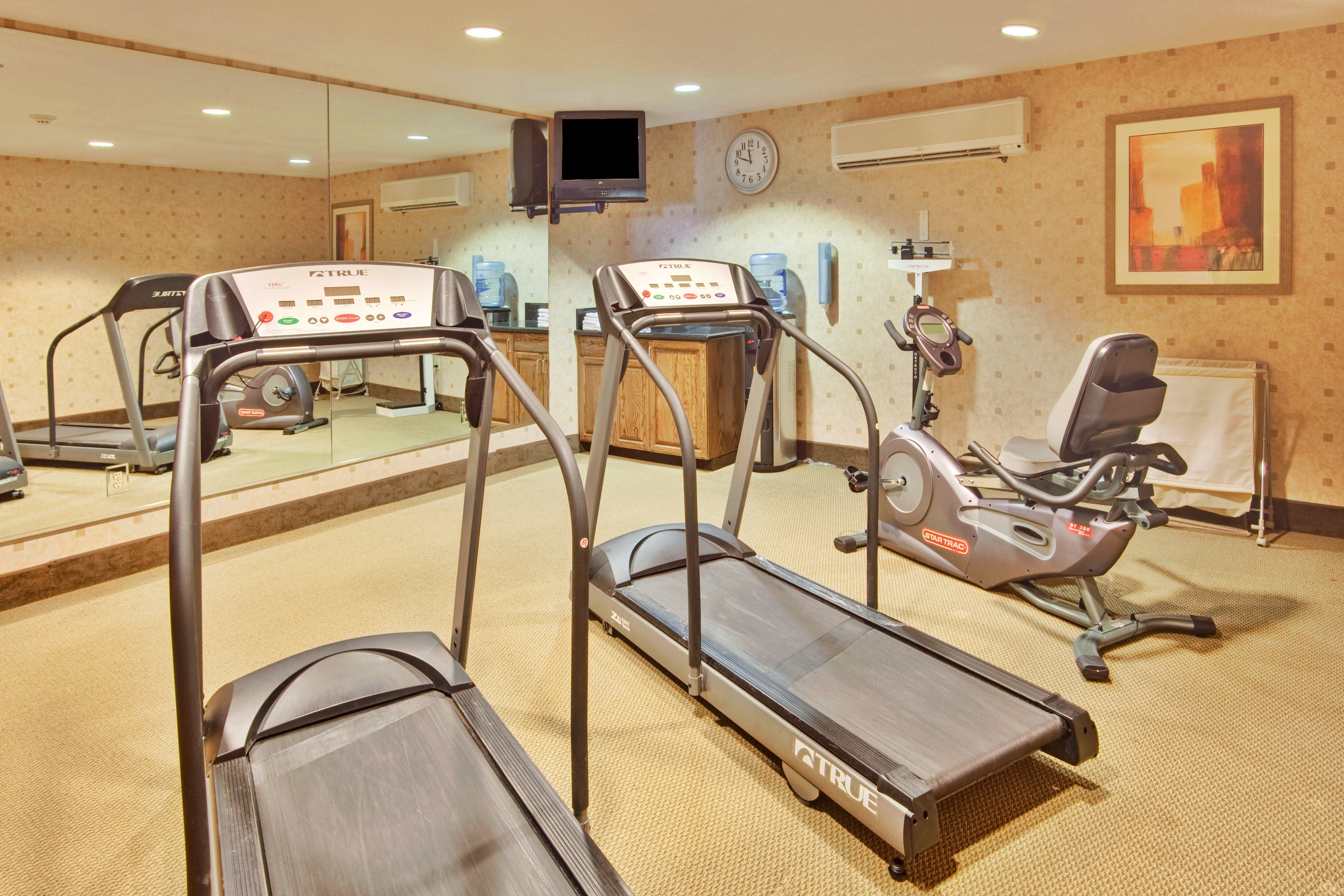 Hotel Holiday Inn Express Delano Highway 99 By Ihg 2*