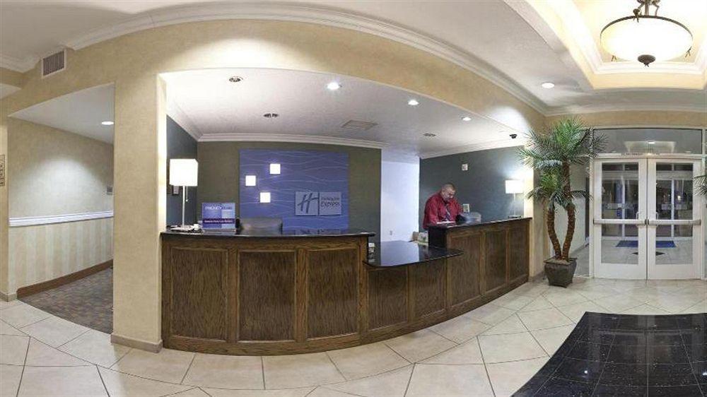Holiday Inn Express Delano Highway 99 By Ihg Delano