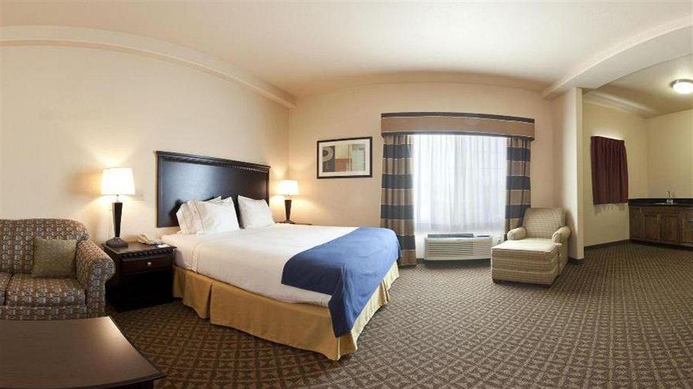 Hotel Holiday Inn Express Delano Highway 99 By Ihg