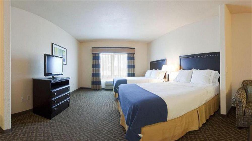 Holiday Inn Express Delano Highway 99 By Ihg Delano