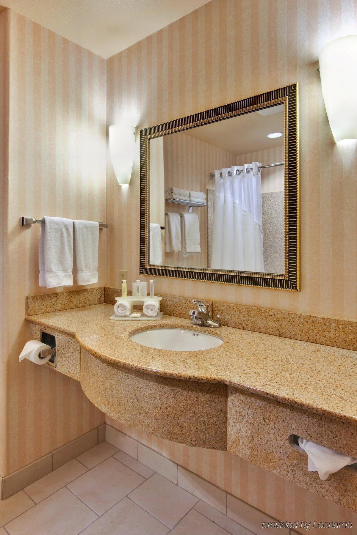 Hotel Holiday Inn Express Delano Highway 99 By Ihg