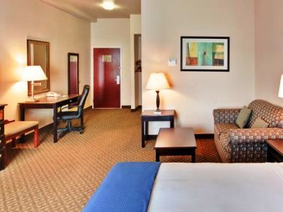 Holiday Inn Express Delano Highway 99 By Ihg Hotel 2*