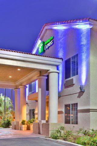 Holiday Inn Express Delano Highway 99 By Ihg Hotel 2*