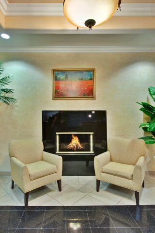 Hotel Holiday Inn Express Delano Highway 99 By Ihg 2*