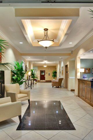 Holiday Inn Express Delano Highway 99 By Ihg Hotel 2*