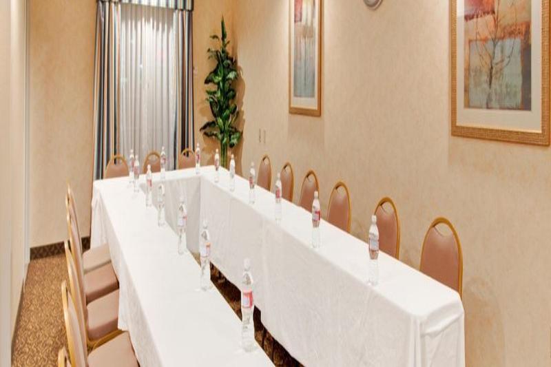 Holiday Inn Express Delano Highway 99 By Ihg